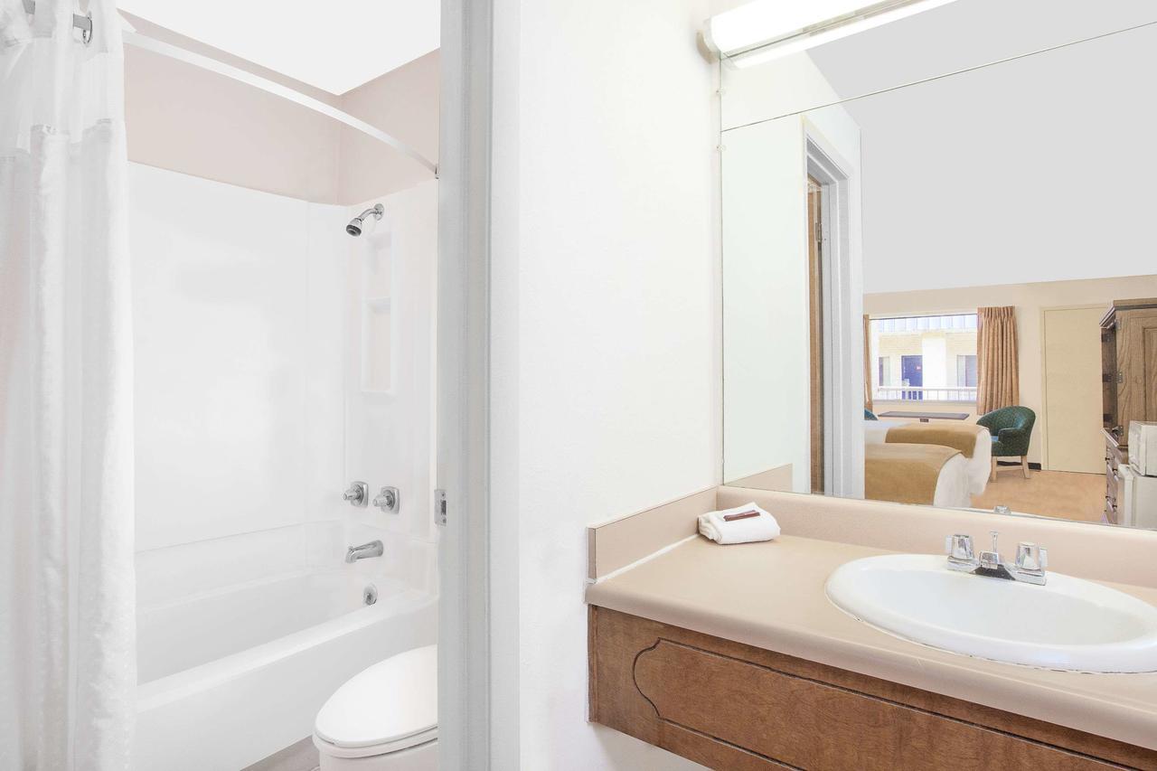 Knights Inn Crockett Екстериор снимка