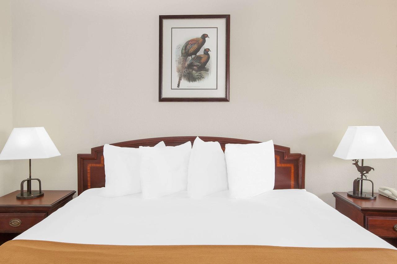 Knights Inn Crockett Екстериор снимка